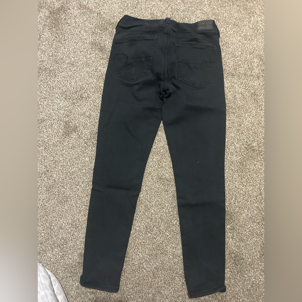 American Eagle Outfitters black stretch ankle jegging.
